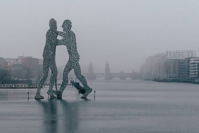“Molecule Man” aluminum sculpture in Berlin, designed by American artist Jonathan Borofsky, installed at various locations around the world, including Germany and the United States. Credit: wal_172619/Pixabay.