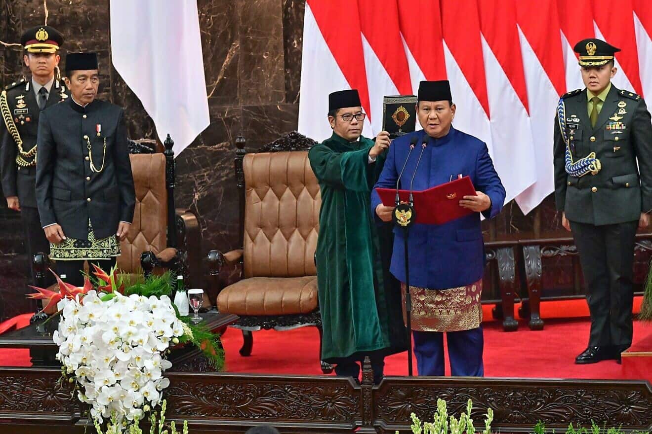 Indonesian President Prabowo Subianto taking the oath of office on Oct. 20, 2024. Credit: Ministry of State Secretariat of the Republic of Indonesia via Wikimedia Commons.