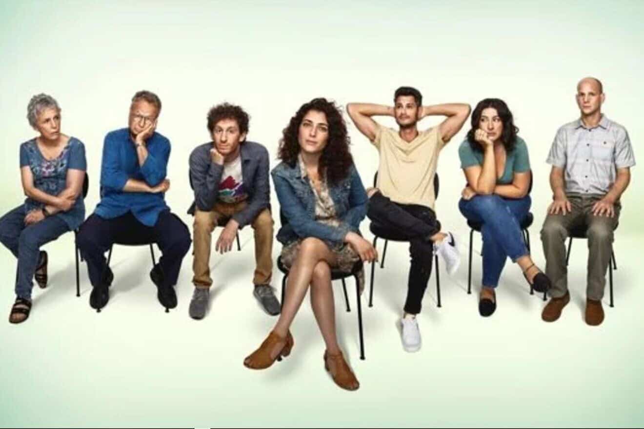 Shlomo Bar-Aba, Liora Rivlin, Ofer Hayoun, Roni Daloomi, Rotem Keinan, Elisha Banai, and Shani Klein in Six zeros (2023). Credit: Courtesy.