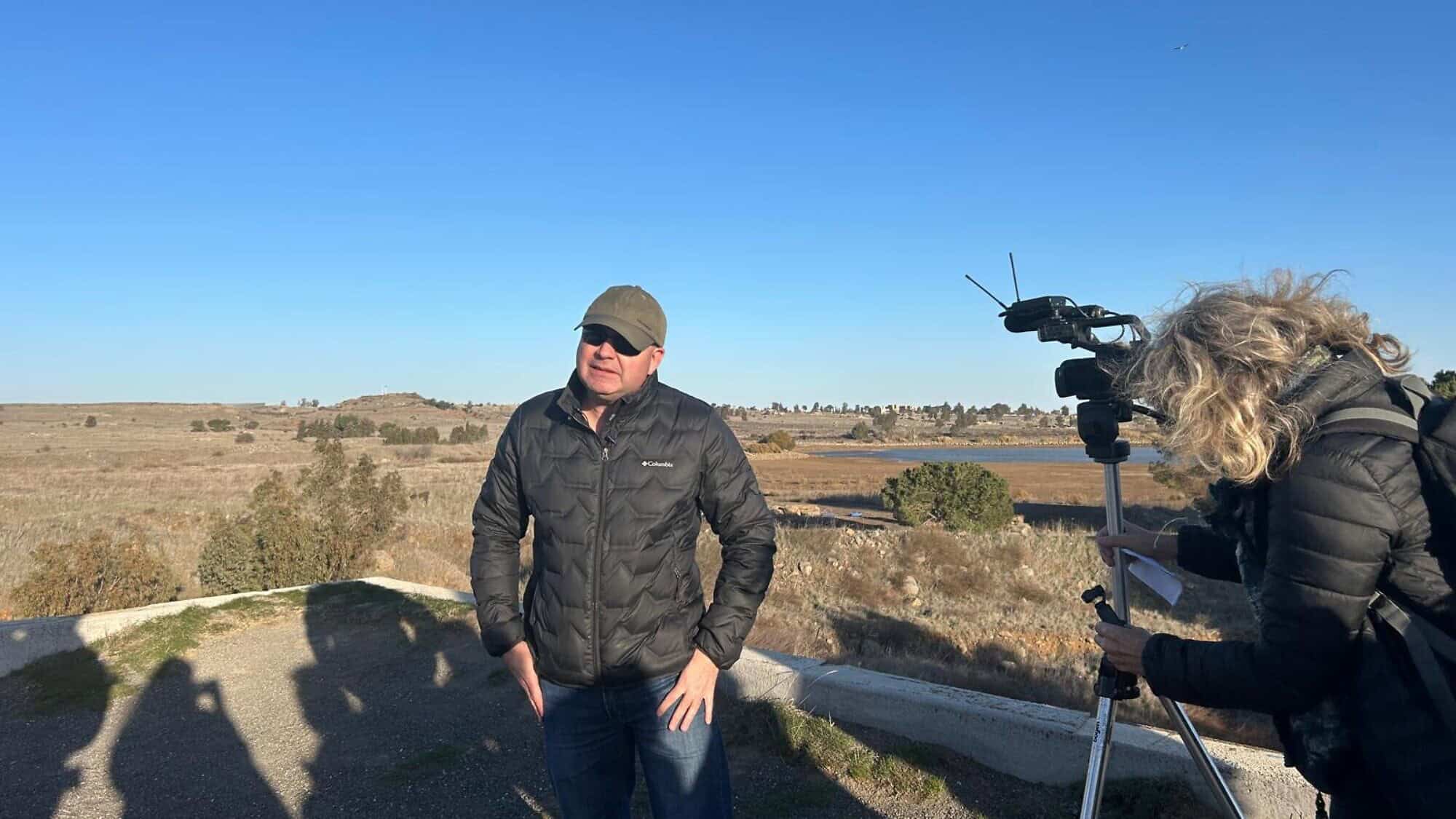 Lt. Col. (res.) Stéphane Cohen from the Institute for National Security Studies speaks to reporters near the Syrian border, Dec. 19, 2024. Photo by Amelie Botbol.