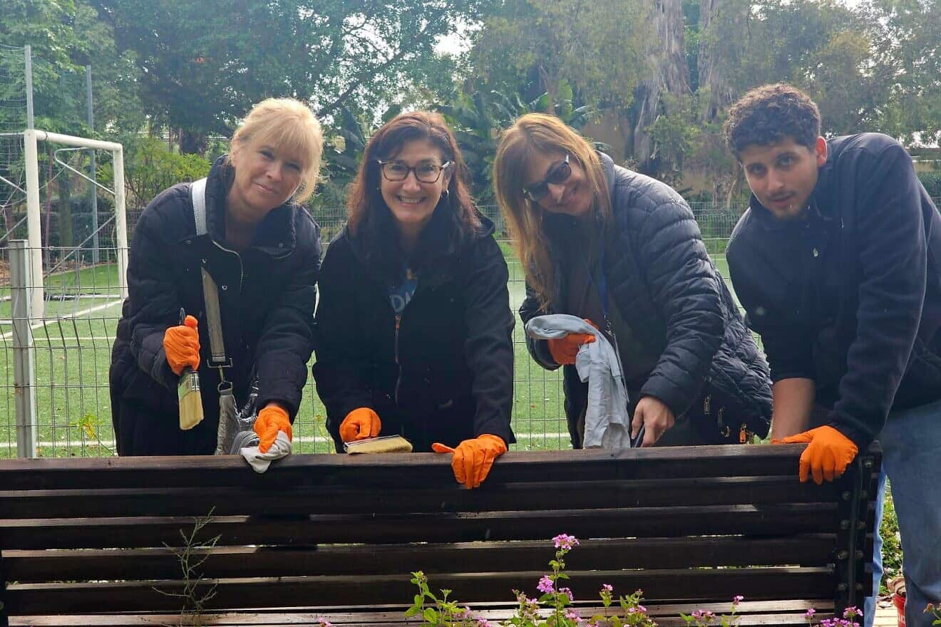 Volunteers renovating grounds at Kibbutz Nir Yitzhak in southern Israel. Photo courtesy of JNF-USA.