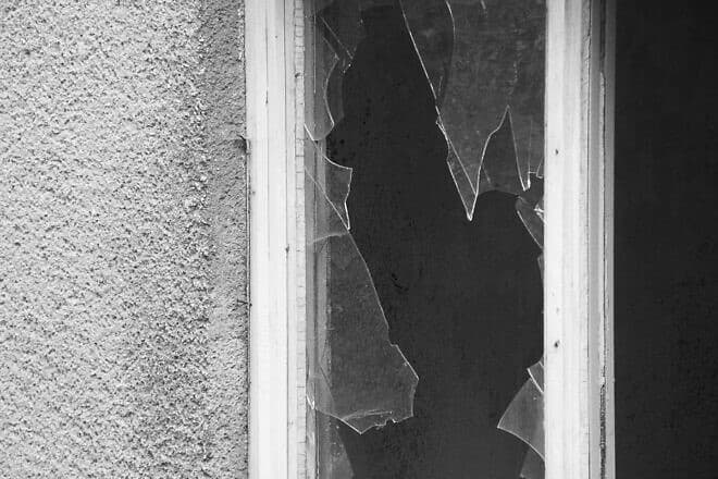 A broken glass window. Credit: Markéta Klimešová via Pixabay.