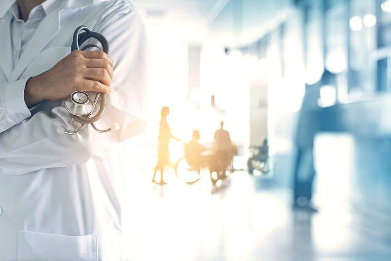 A doctor in a hospital. Credit: Tung Nguyen/Pixabay.