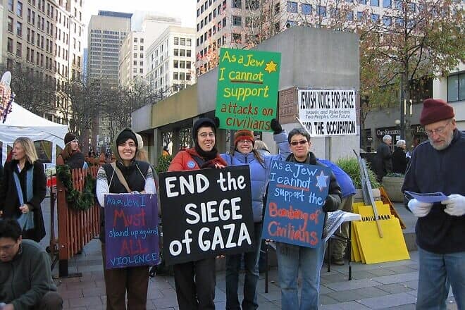 Jewish Voice for Peace supporters participating in a protest in Seattle, Wash., on Dec. 2, 2006. Credit: Jewish Voice for Peace via Wikimedia Commons.