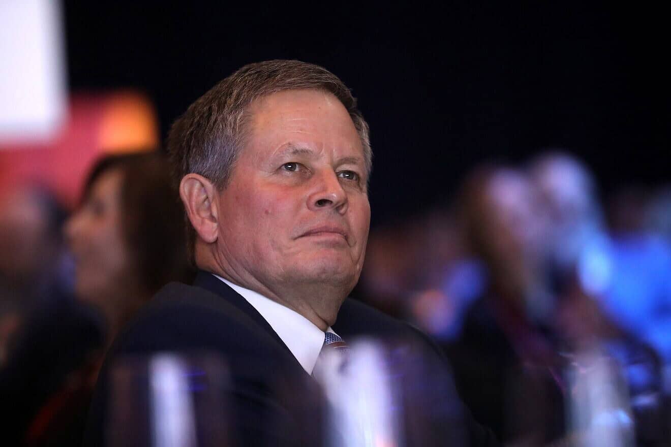 U.S. Sen. Steve Daines at the Republican Jewish Coalition's 2023 Annual Leadership Summit in Las Vegas, Nev., on Oct. 27, 2023. Credit: Gage Skidmore via Wikimedia Commons.