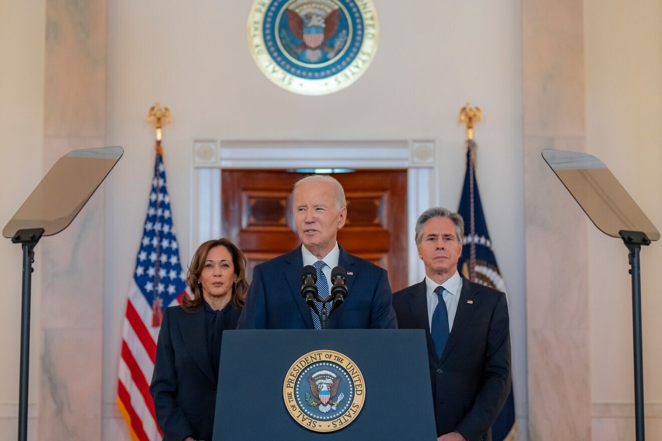 U.S. President Joe Biden, joined by Vice President Kamala Harris and Secretary of State Antony Blinken, delivers remarks on the ceasefire deal between Israel and Hamas, on Jan. 15, 2025. Credit: Oliver Contreras/White House.