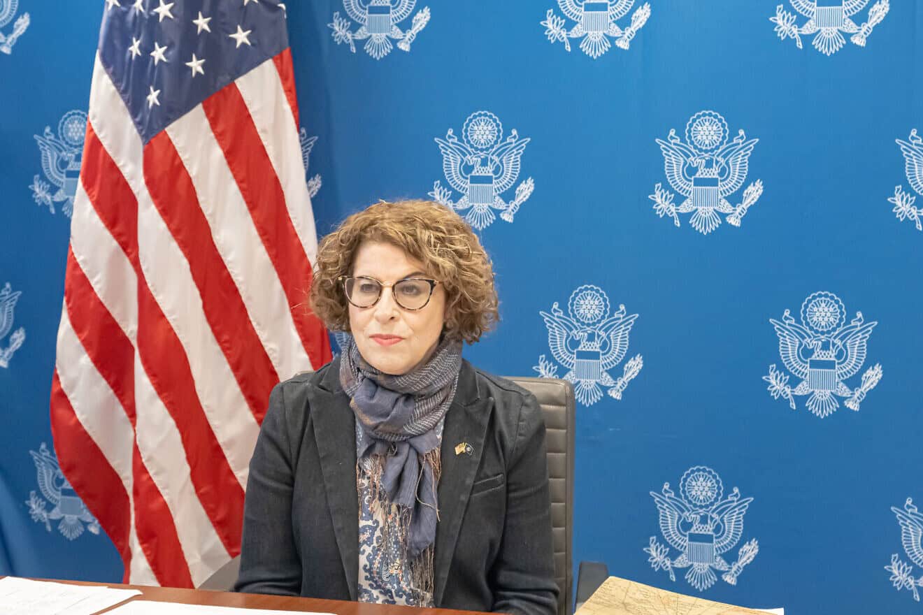 Assistant Secretary for Consular Affairs Rena Bitter joins Secretary of State Antony J. Blinken for a meeting with Bureau of Consular Affairs staff at the U.S. Department of State in Washington, D.C. on Jan. 19, 2023. Photo: Freddie Everett/U.S. State Department via Wikimedia Commons.