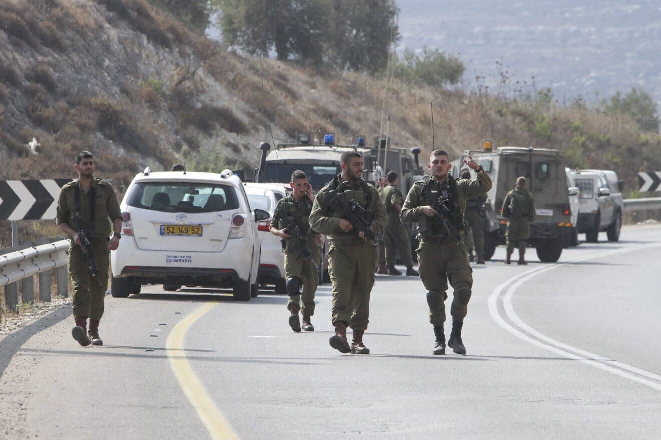 Israeli soldiers conduct searches in the Palestinian village of Madama near the Samaria city of Nablus, Aug. 24, 2016. Photo by Nasser Ishtayeh/Flash90.