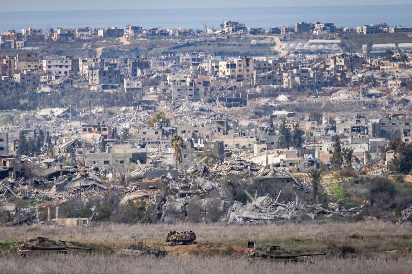 IDF soldiers inside the northern Gaza Strip, as seen from the Israeli side of the border, Jan. 19, 2025. Photo by Yonatan Sindel/Flash90.