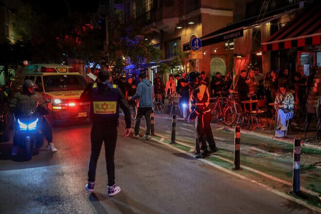 Israeli security forces at the scene of a stabbing attack in Tel Aviv, Jan. 21, 2025. Photo by Itai Ron/Flash90.