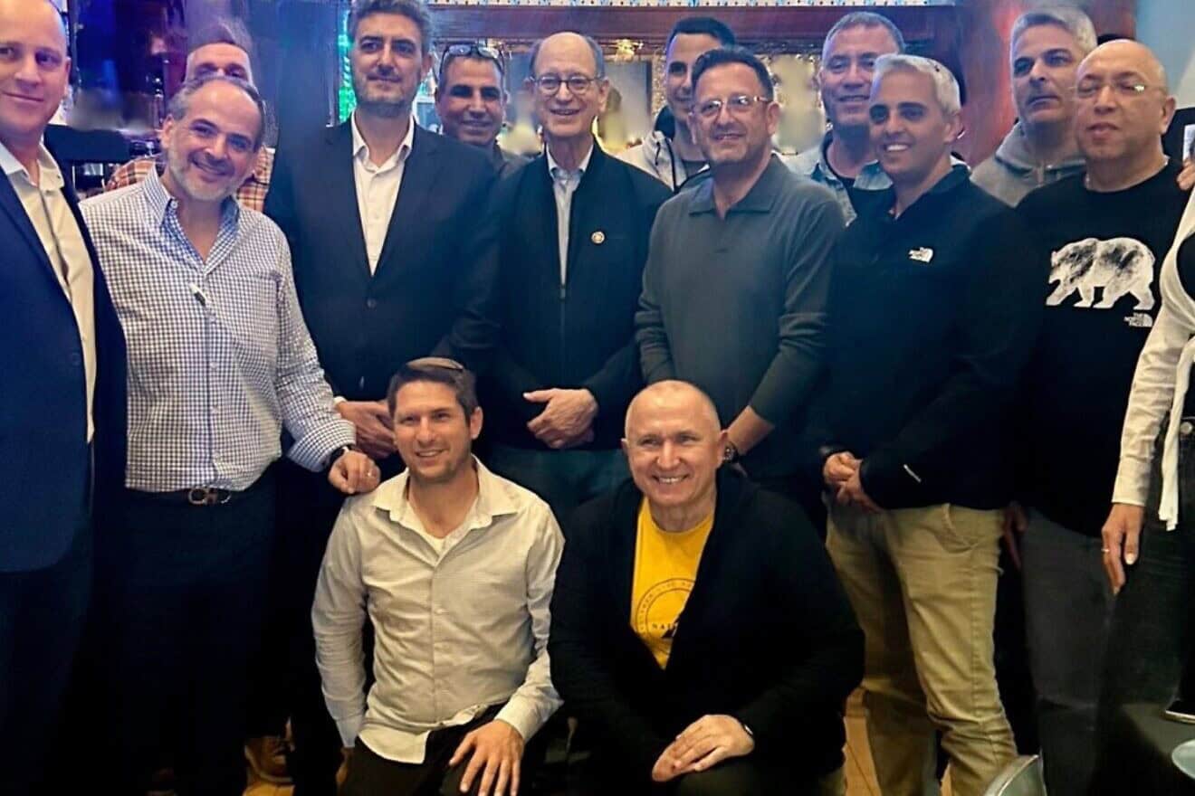 Israeli firefighters arrive in Los Angeles. Credit: X.