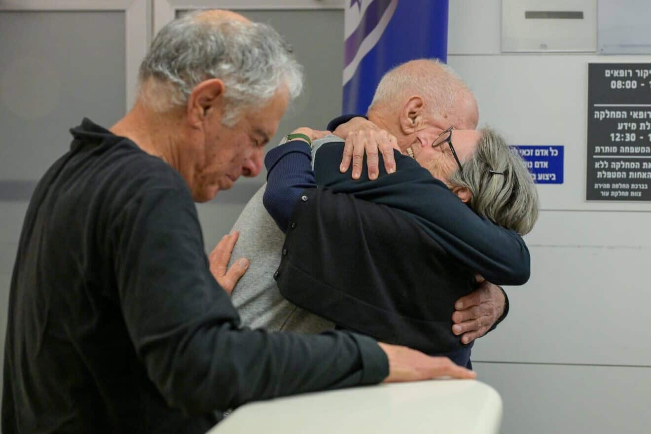Gadi Mozes (center) reunites with family members at Ichilov Hospital on Jan. 30, 2025. Photo by Ma'ayan Toaf/GPO.