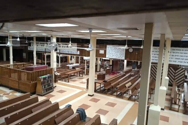 Partial view of the sanctuary inside the Chabad-Lubavitch headquarters at 770 Eastern Parkway in the Crown Heights neighborhood of Brooklyn, N.Y. Credit: Rabbi Michel via Wikimedia Commons.