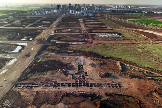 Israel Antiquities Authority evacuation sites north of Kiryat Gat. Photo by Emil Aladjem/IAA.