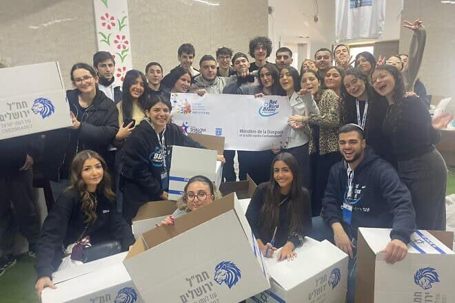 French teenagers volunteer for Israeli NGOs. Credit: Mosaic United.