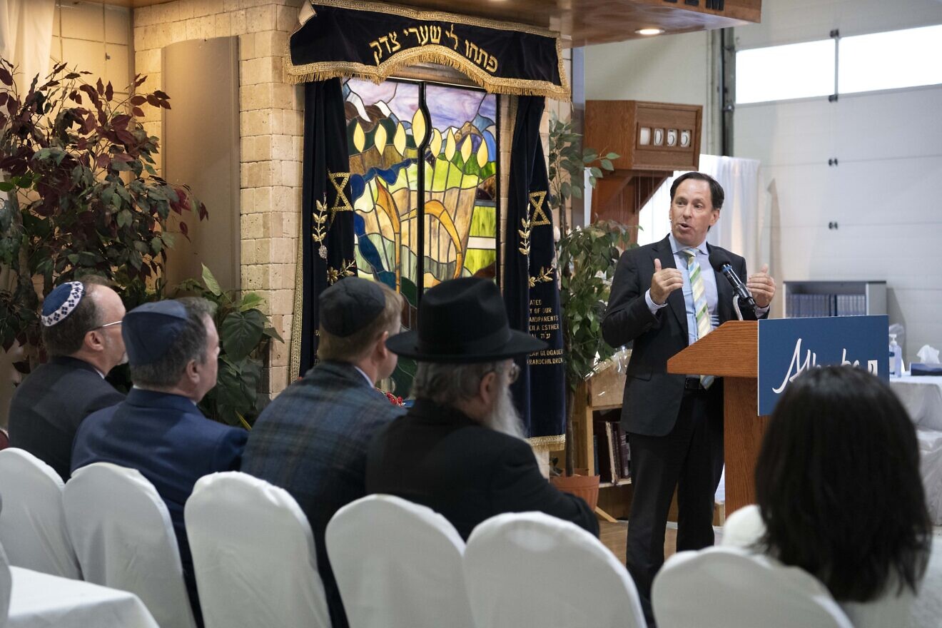 Michael Mostyn, CEO of B'nai Brith Canada, at Chabad Lubavitch of Alberta on Sept. 23, 2022. Credit: Chris Schwarz/Government of Alberta.