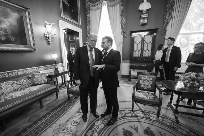 U.S. President Donald Trump hosts a bilateral meeting with French President Emmanuel Macron in the Oval Office, Feb. 24, 2025. Credit: Daniel Torok/White House.