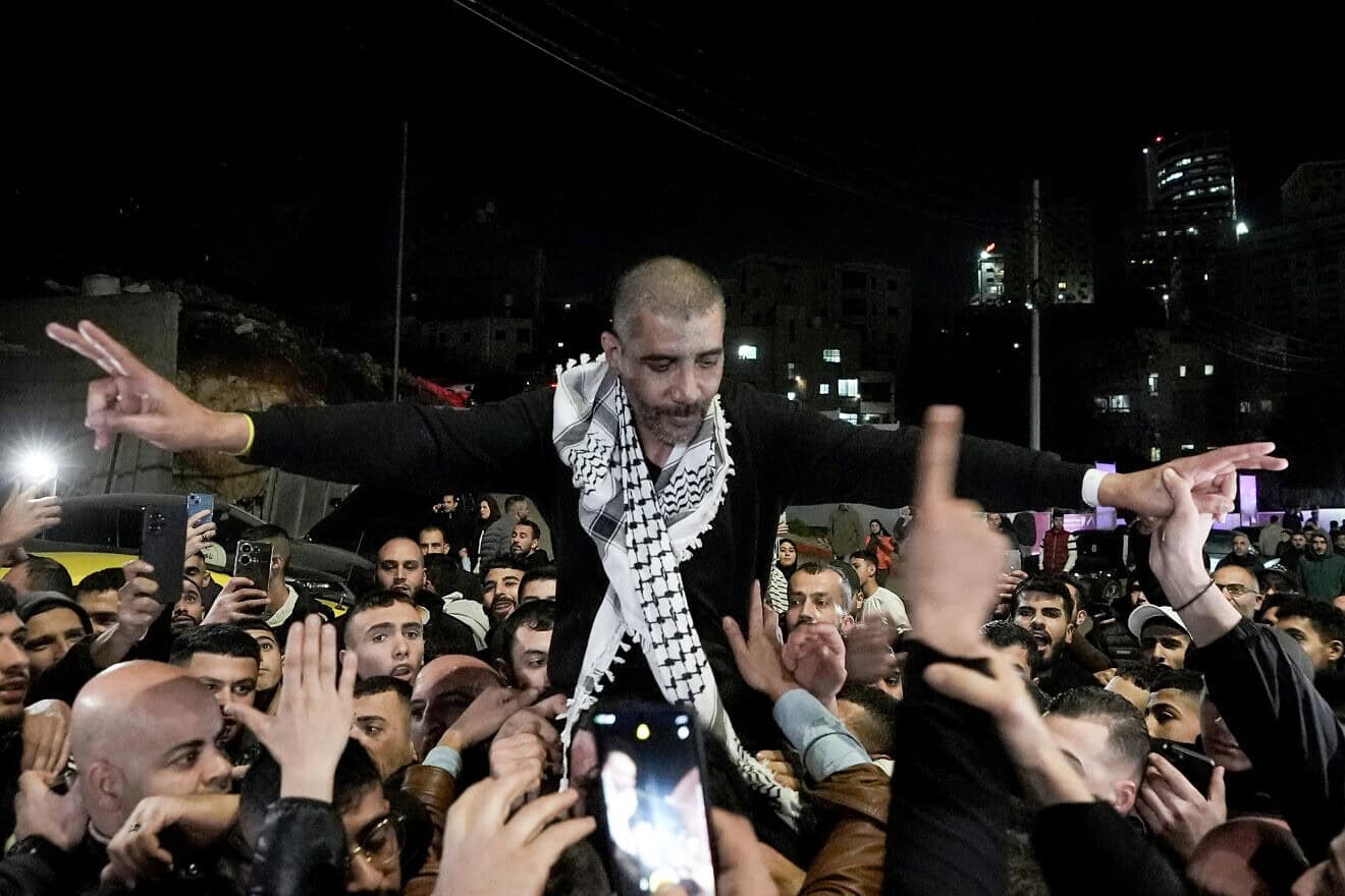 A crowd greets Zakaria Zubeidi as he arrives in the Samaria city of Ramallah after his release in the hostage deal between Israel and Hamas, Jan. 30, 2025. Credit: Flash90.