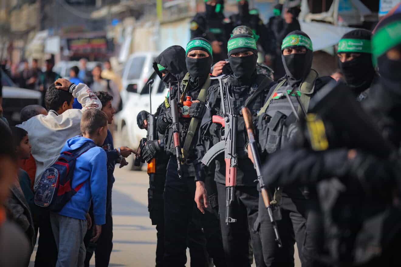 Members of the Hamas's Al-Qassam Brigades attend the funeral of Hamas military council member Ghazi Abu Tamaa, in Al-Hajj Musa Mosque in Khan Yunis, the southern Gaza Strip, Feb. 4, 2025. Photo by Ali Hassan/Flash90.