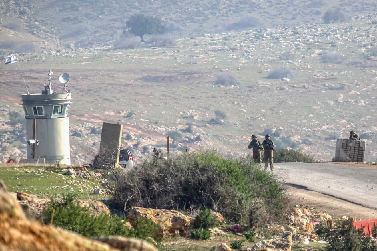 Israeli soldiers take positions at the scene of a shooting attack, at the Tayasir checkpoint east of Tubas, in northern Samaria on Feb. 4, 2025. Photo by Nasser Ishtayeh/Flash90.