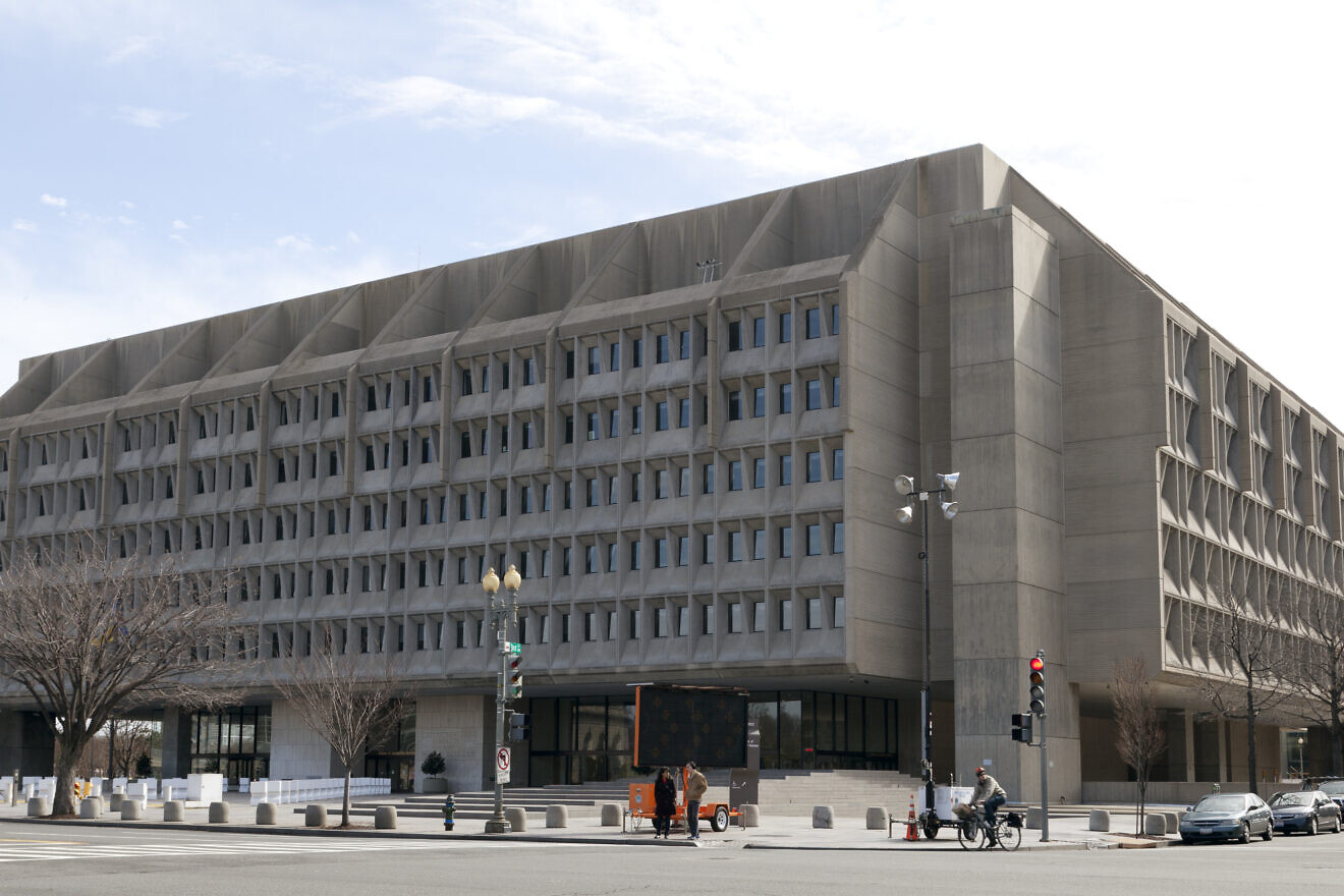 The headquarters building of the U.S. Department of Health and Human Services in Washington. Credit: Wikipedia/Carol M. Highsmith Archive, Library of Congress, Prints and Photographs Division.