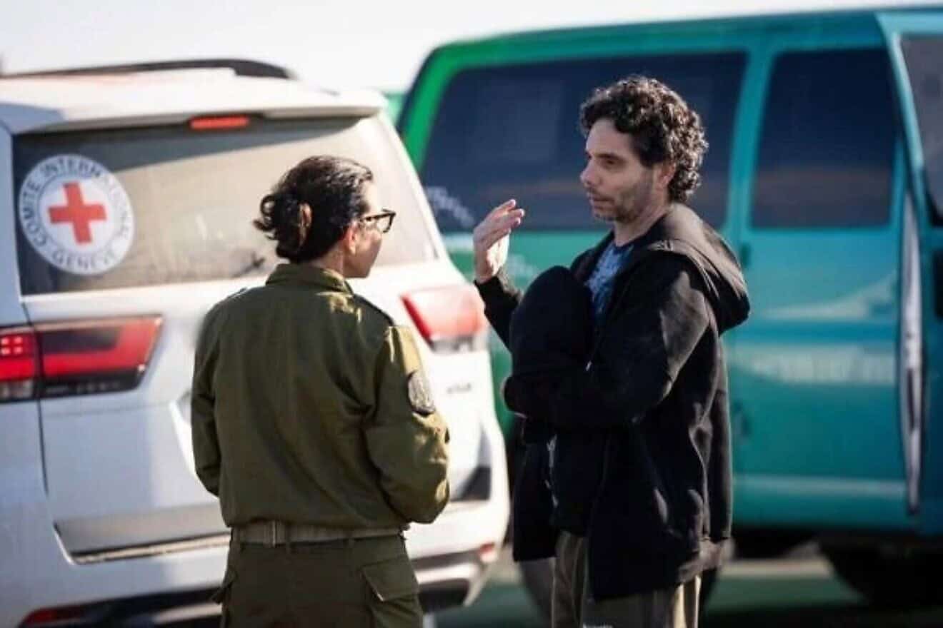 Freed hostage Ofer Kalderon meets IDF troops, Feb. 1, 2025. Credit: Israel Defense Forces.