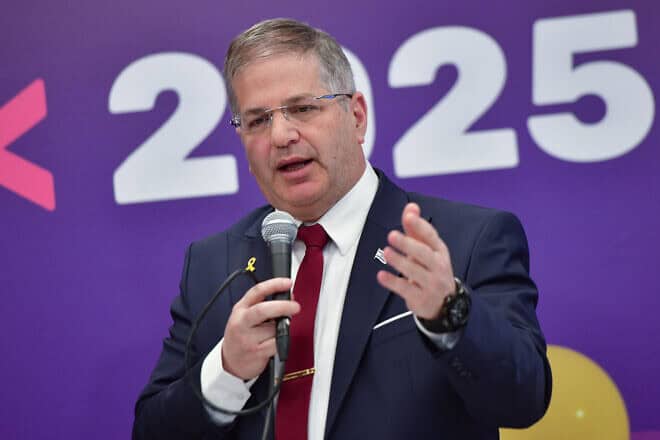 Israeli Education Minister Yoav Kisch hold a press conference on the new AI program in the education system at the Education Ministry in Tel Aviv, Feb. 3, 2025. Photo by Avshalom Sassoni/Flash90.