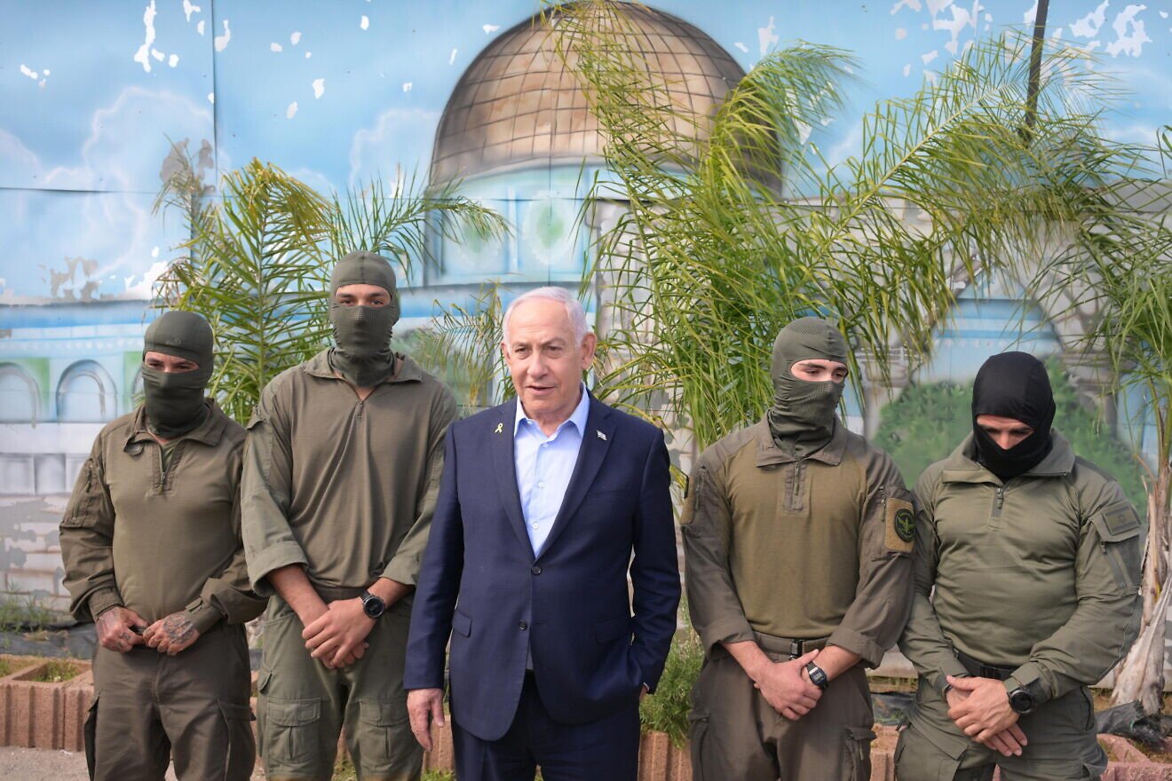 Prime Minister Benjamin Netanyahu with Border Police undercover counter-terror operators in Judea and Samaria, March 19, 2025. Photo by Amos Ben-Gershom/GPO.