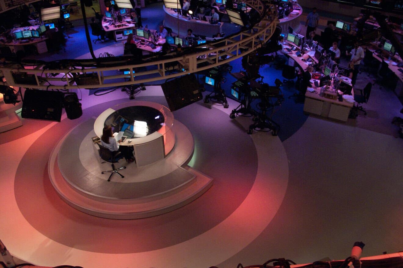 The Al Jazeera English newsroom at the broadcast center in Doha, Qatar. Credit: Paul Keller via Wikimedia Commons.