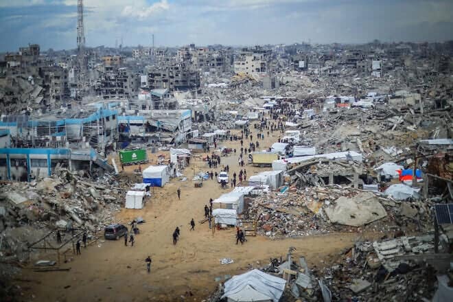 Palestinians shop at a market amid destruction caused by the war against Israel, in Jabalia, the northern Gaza Strip, Feb. 5, 2025. Photo by Khalil Kahlout/Flash90.