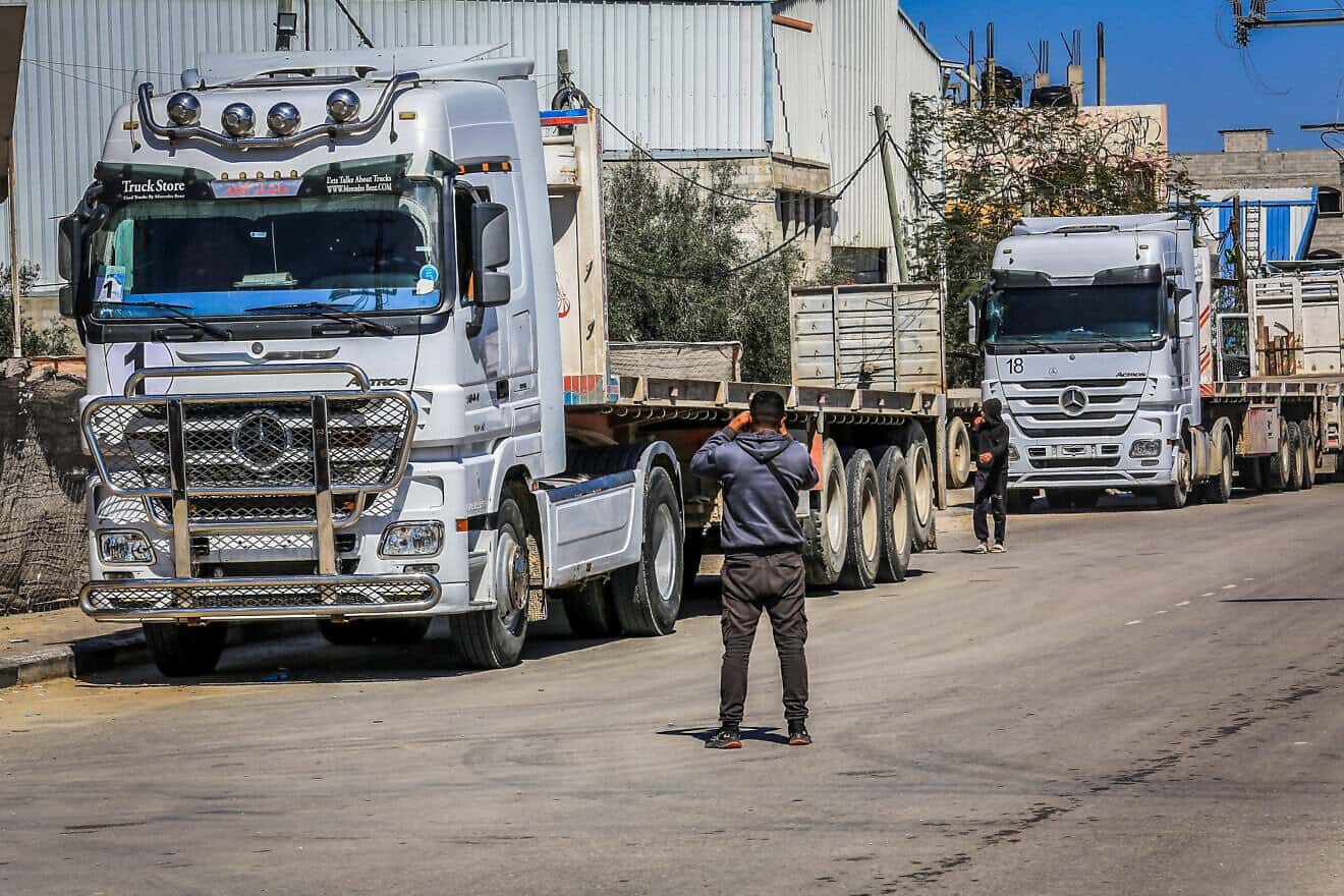 Palestinian trucks parked near the Kerem Shalom Crossing in the southern Gaza Strip after Israel stopped aid deliveries on March 2, 2025. Photo by Abed Rahim Khatib/Flash90.