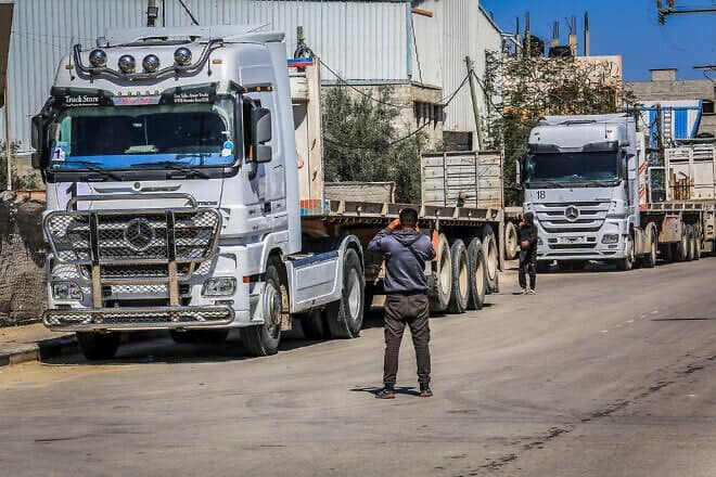 Palestinian trucks parked near the Kerem Shalom Crossing in the southern Gaza Strip after Israel stopped aid deliveries on March 2, 2025. Photo by Abed Rahim Khatib/Flash90.