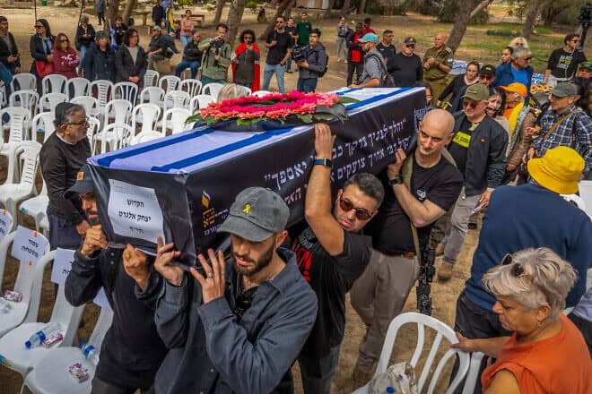 The funeral service of slain hostage Itzik Elgarat in Kibbutz Nir Oz, southern Israel, March 3, 2025. Photo by Yossi Aloni/Flash90.