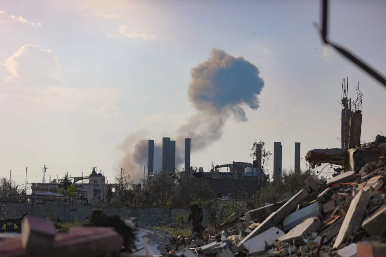 Smoke rises after an Israeli airstrike in Gaza on March 18, 2025. Photo by Ali Hassan/Flash90.