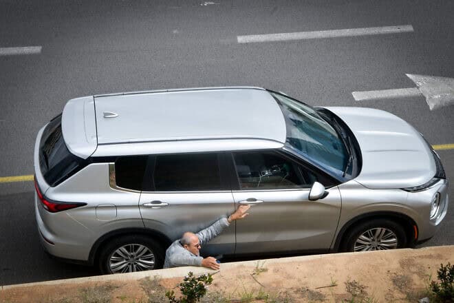 Israelis take cover on the Ayalon Highway as rocket sirens sound in Tel Aviv, March 20, 2025. Photo by Avshalom Sassonif/Flash90.