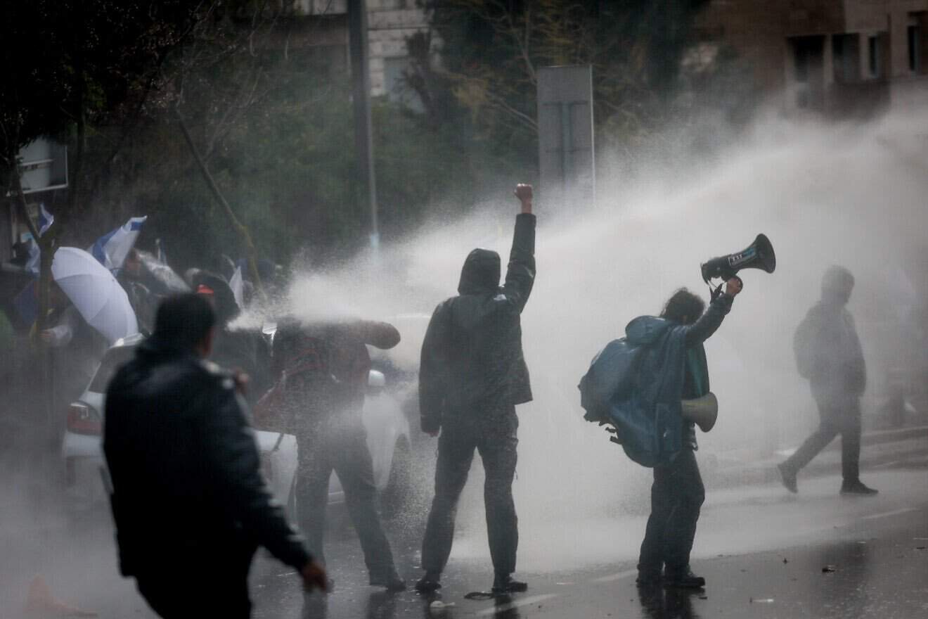 Israelis clash with police during a protest in Jerusalem against Prime Minister Benjamin Netanyahu's decision to fire Shin Bet head Ronen Bar, March 20, 2025. Photo by Yonatan Sindel/Flash90.