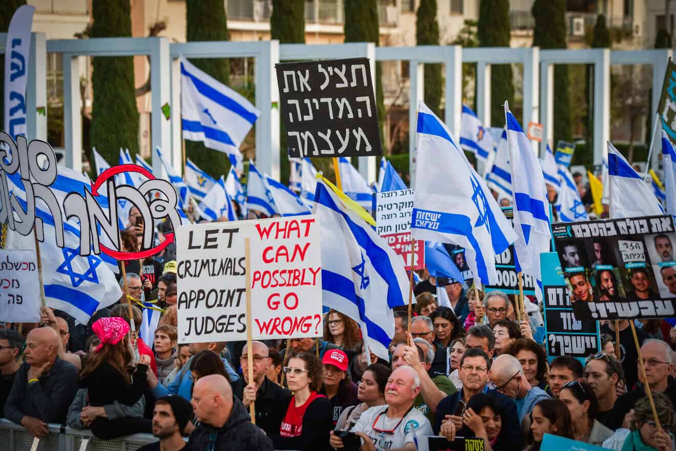 People take part in a rally against Israeli Prime Minister Benjamin Netanyahu and his government, at Habima Square on March 29, 2025. Photo by Avshalom Sassoni/Flash90.