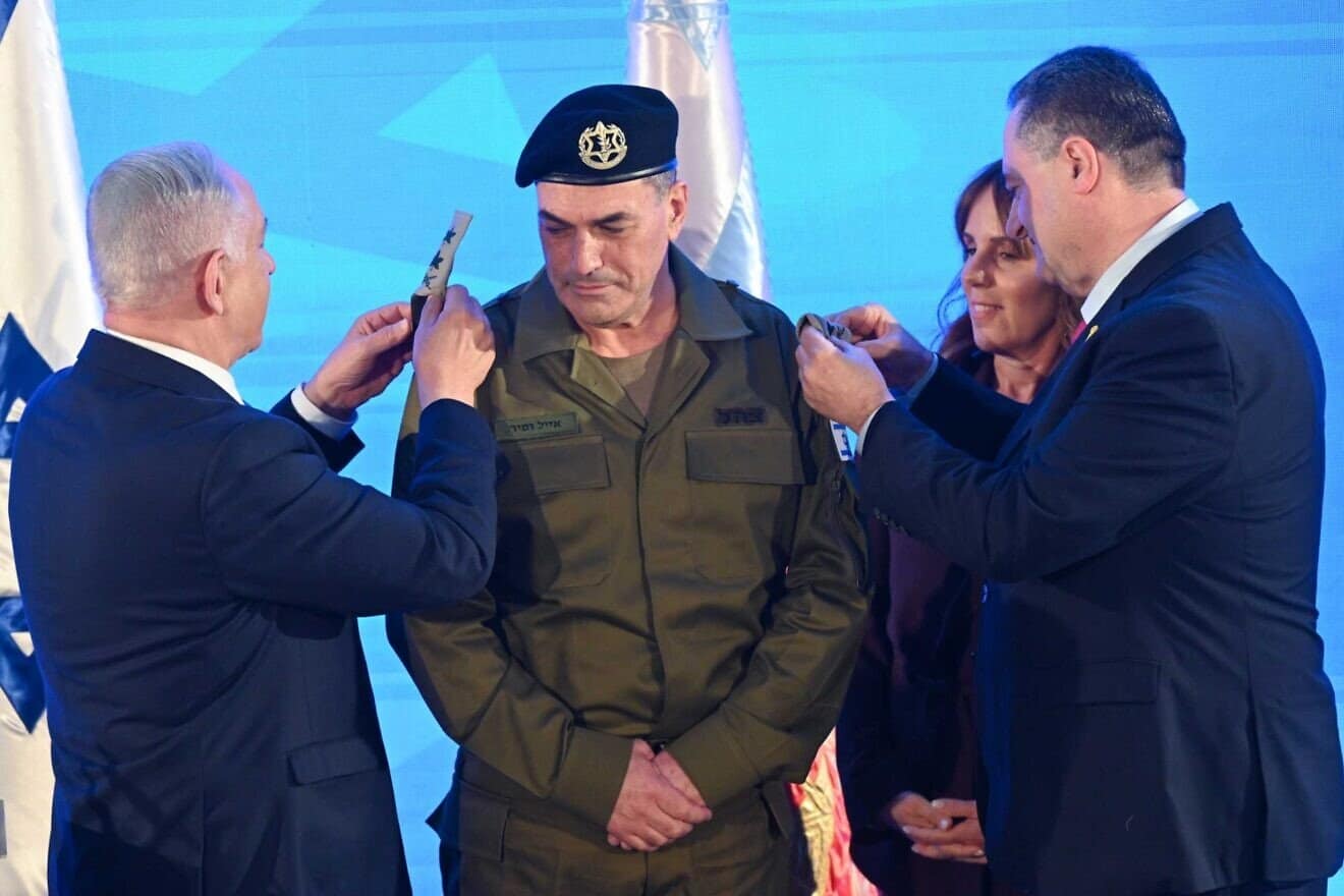 Israeli Prime Minister Benjamin Netanyahu and Defense Minister Israel Katz place the insignia of rank of a lieutenant general on incoming IDF chief of staff Eyal Zamir as his wife, Orna, watches, at IDF headquarters in Tel Aviv. March 5, 2025. Photo by Kobi Gideon/GPO.