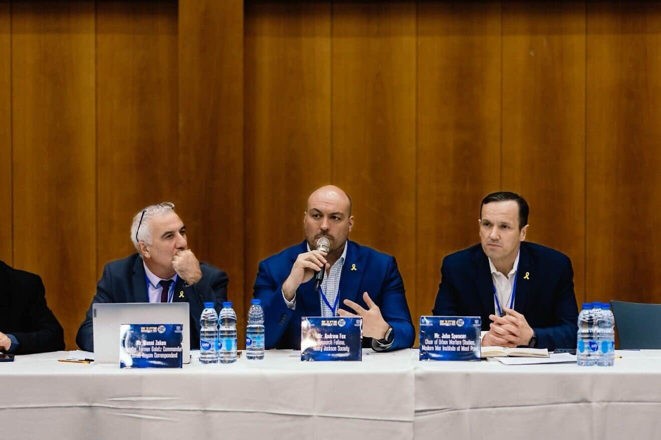 (Maj.) Andrew Fox, flanked by Israeli journalist Danny Zaken (left) and Maj (ret.) John W. Spencer. Photo courtesy of Ministry of Diaspora Affairs.