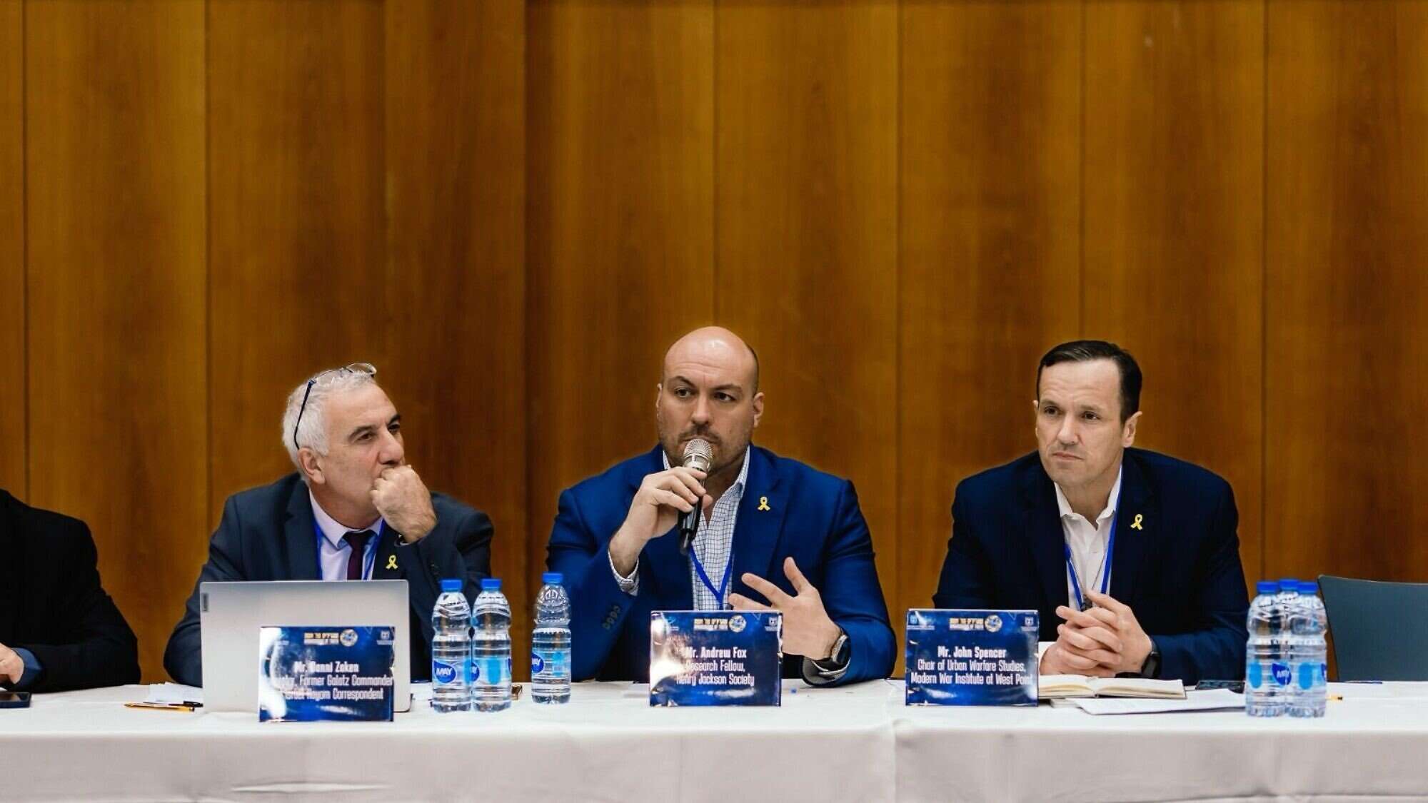 (Maj.) Andrew Fox, flanked by Israeli journalist Danny Zaken (left) and Maj (ret.) John W. Spencer. Photo courtesy of Ministry of Diaspora Affairs.