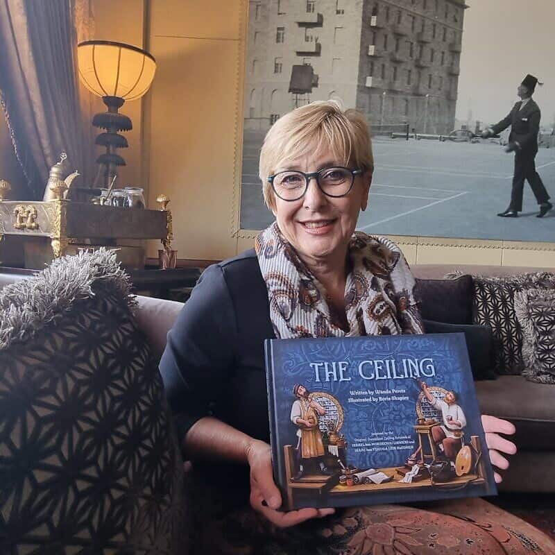 Wanda Peretz with a copy of her book at the King David Hotel in Jerusalem. Photo by Sharon Altshul.