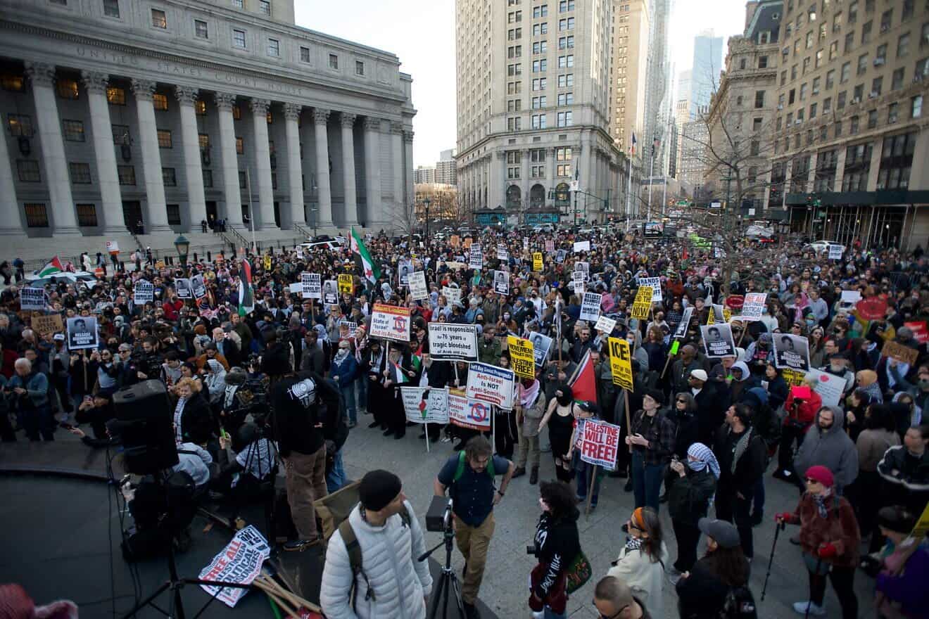 A protest in Thomas Paine Park in Lower Manhattan's Foley Square, also called Federal Plaza, against the detention of Palestinian activist and Columbia University student Mahmoud Khalil, March 10, 2025. Credit: SWinxy via Wikimedia Commons.