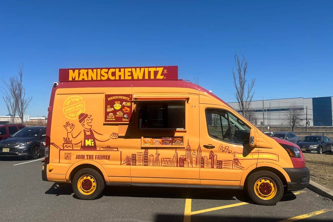 Maschewitz's Deli on Wheels food truck will debut before Passover visiting stores in New York and New Jersey. Credit: Courtesy.