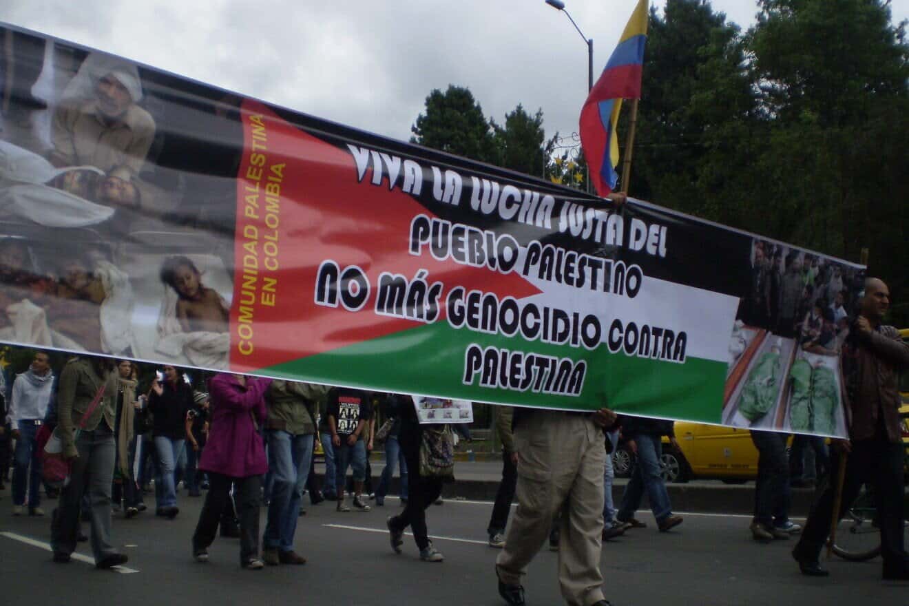 Protestors carry a banner that reads "Long live to the Palestinian people's fair fight; No more genocide against Palestine" during a pro-Palestinian march in Bogota, Colombia, on Jan. 6, 2009. Credit: Julián Ortega Martínez via Wikimedia Commons.