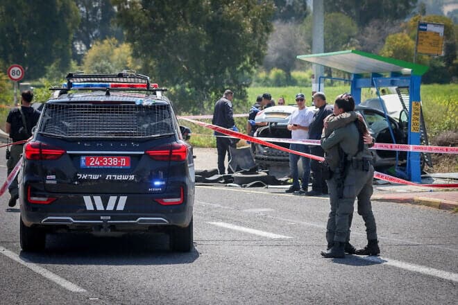 Israeli security personnel at the scene of a terrorist attack near Yokneam in the Lower Galilee, March 24, 2025. Photo by David Cohen/Flash90.