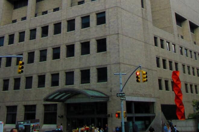 The entrance to Mount Sinai Hospital in New York City in 2014. Credit: Beyond My Ken via Wikimedia Commons.
