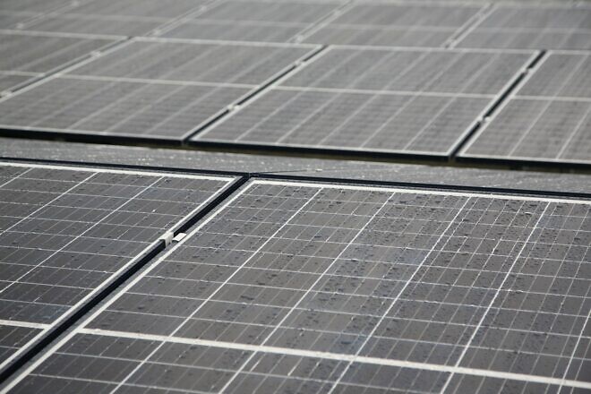 Solar panels. Credit: Klas_lu/Pixabay.