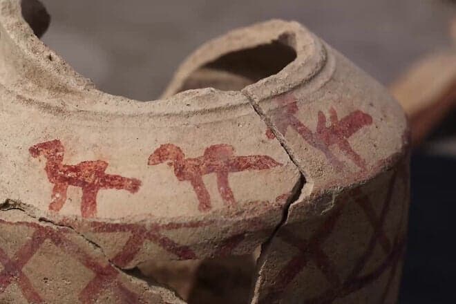 The special clay jug used for liquid storage 1,200 years ago. Photo by Emil Aladejm, Israel Antiquities Authority.