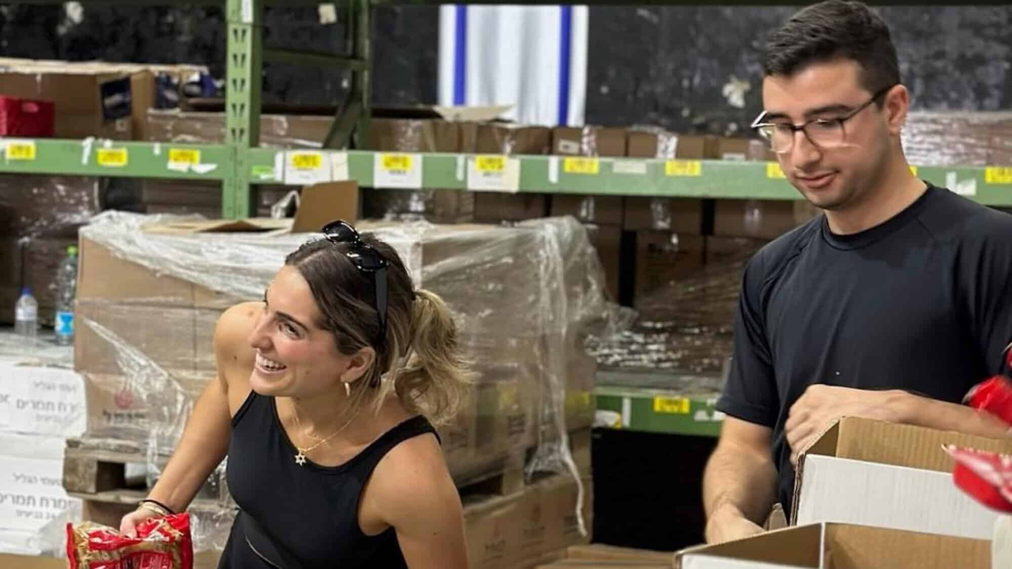 Rebecca Starr and Benjamin Katz volunteering at Pitchon-Lev, a humanitarian organization focused on breaking the intergenerational cycle of poverty in Israel, after Oct. 7. Photo credit: Pitchon-Lev.
