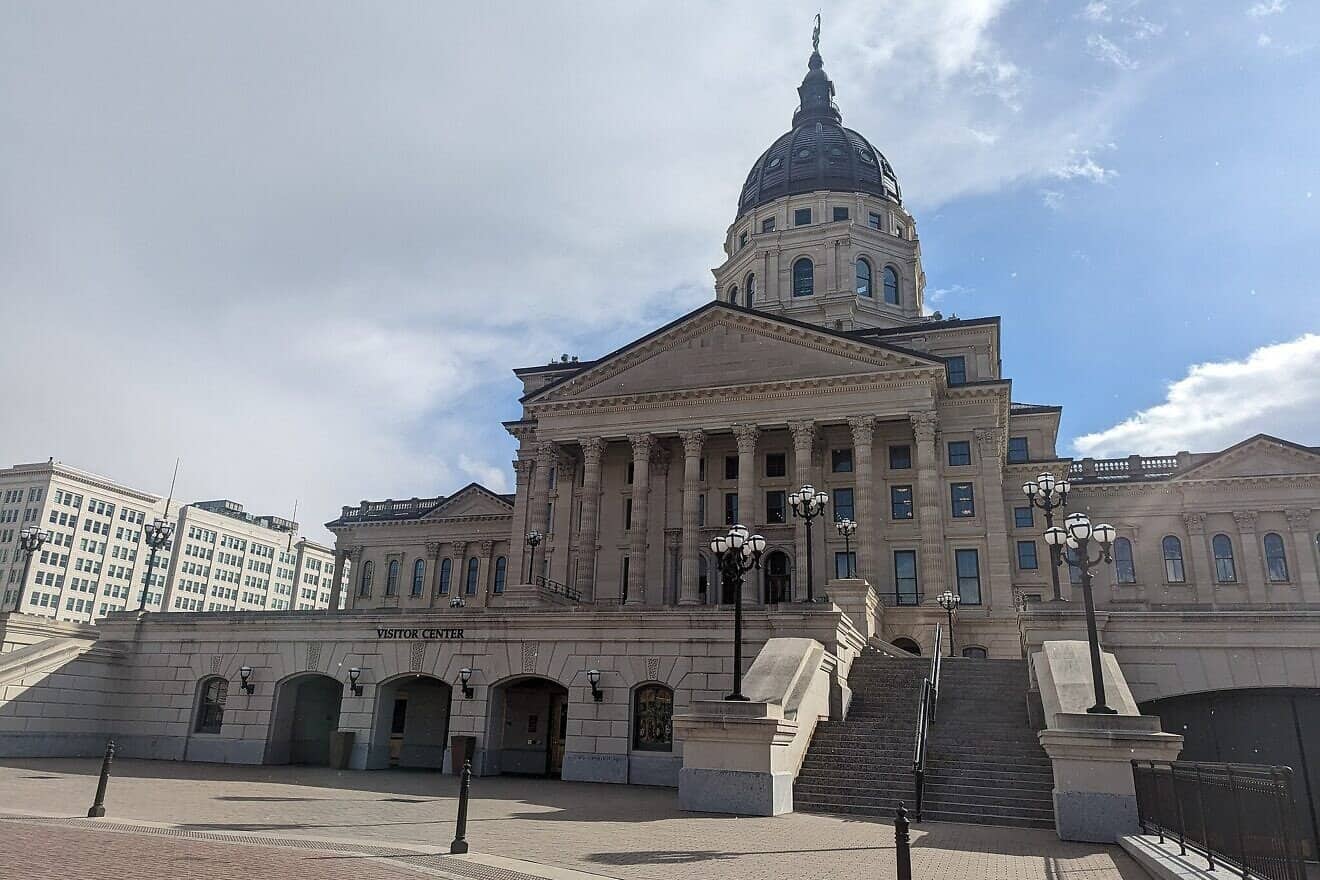 Kansas State Capitol building in Topeka, Kan., March 17, 2023. Credit: Elli via Wikimedia Commons.